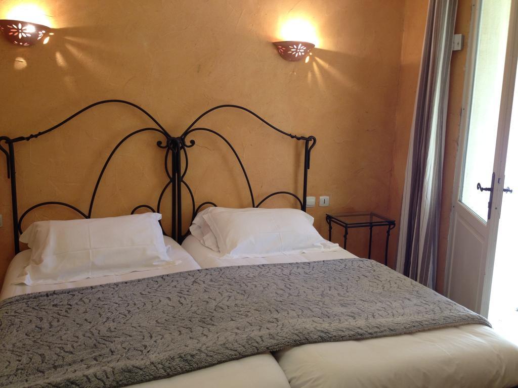 Saint-Martin-de-Castillon Hotel Lou Caleu Restaurant Le Rocher Des Abeilles מראה חיצוני תמונה