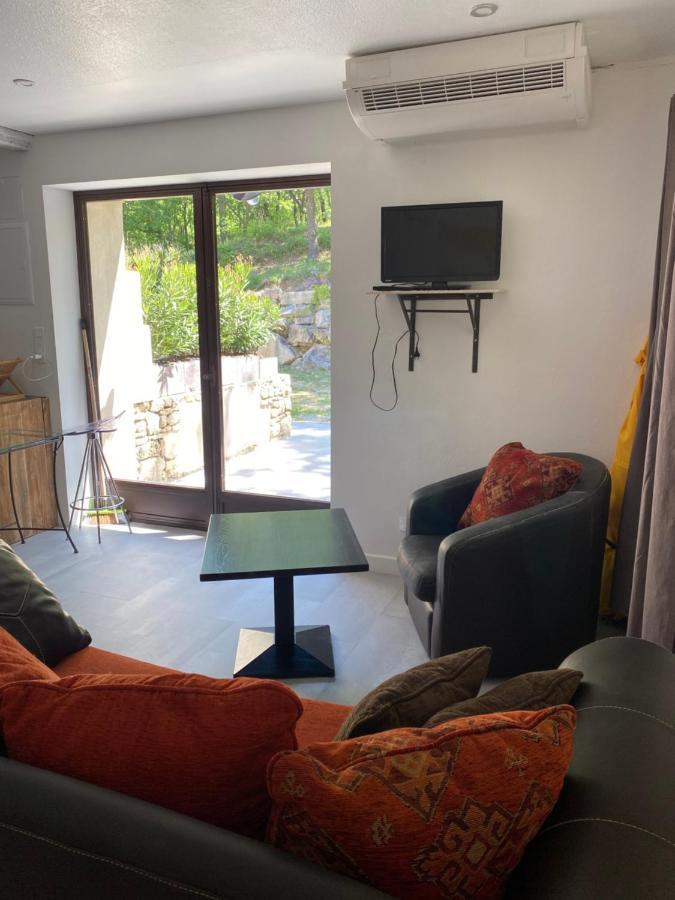 Saint-Martin-de-Castillon Hotel Lou Caleu Restaurant Le Rocher Des Abeilles מראה חיצוני תמונה