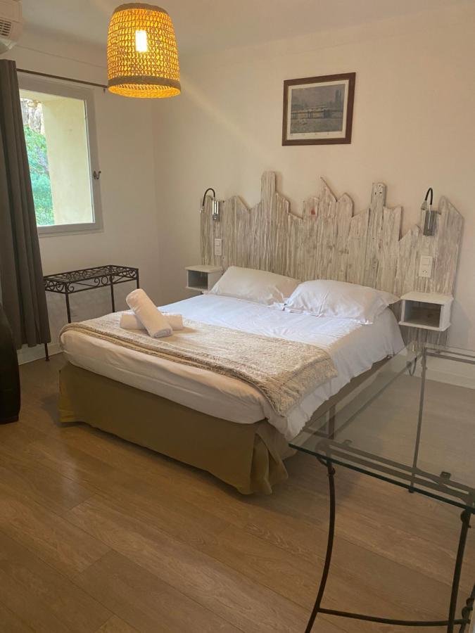 Saint-Martin-de-Castillon Hotel Lou Caleu Restaurant Le Rocher Des Abeilles מראה חיצוני תמונה