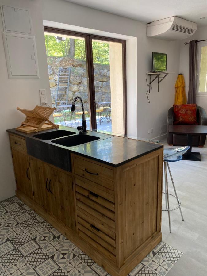 Saint-Martin-de-Castillon Hotel Lou Caleu Restaurant Le Rocher Des Abeilles מראה חיצוני תמונה