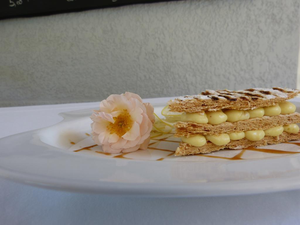 Saint-Martin-de-Castillon Hotel Lou Caleu Restaurant Le Rocher Des Abeilles מראה חיצוני תמונה